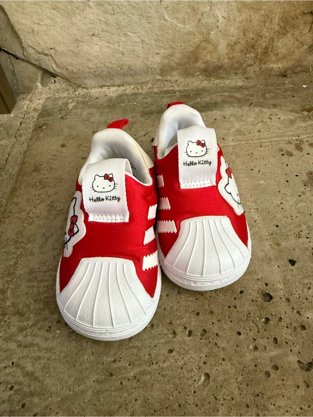 adidas Hello Kitty Kids Red & White Slip-On Sneakers size 4